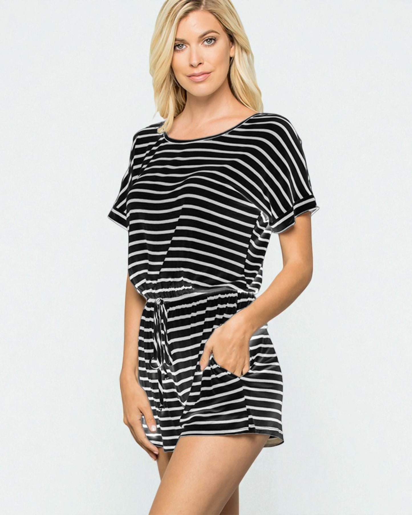 Barboteuse rayée à manches courtes en noir/ivoire