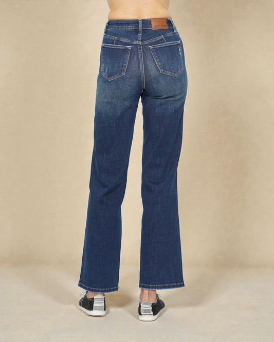 Jeans de cintura alta con lavado oscuro y control de abdomen