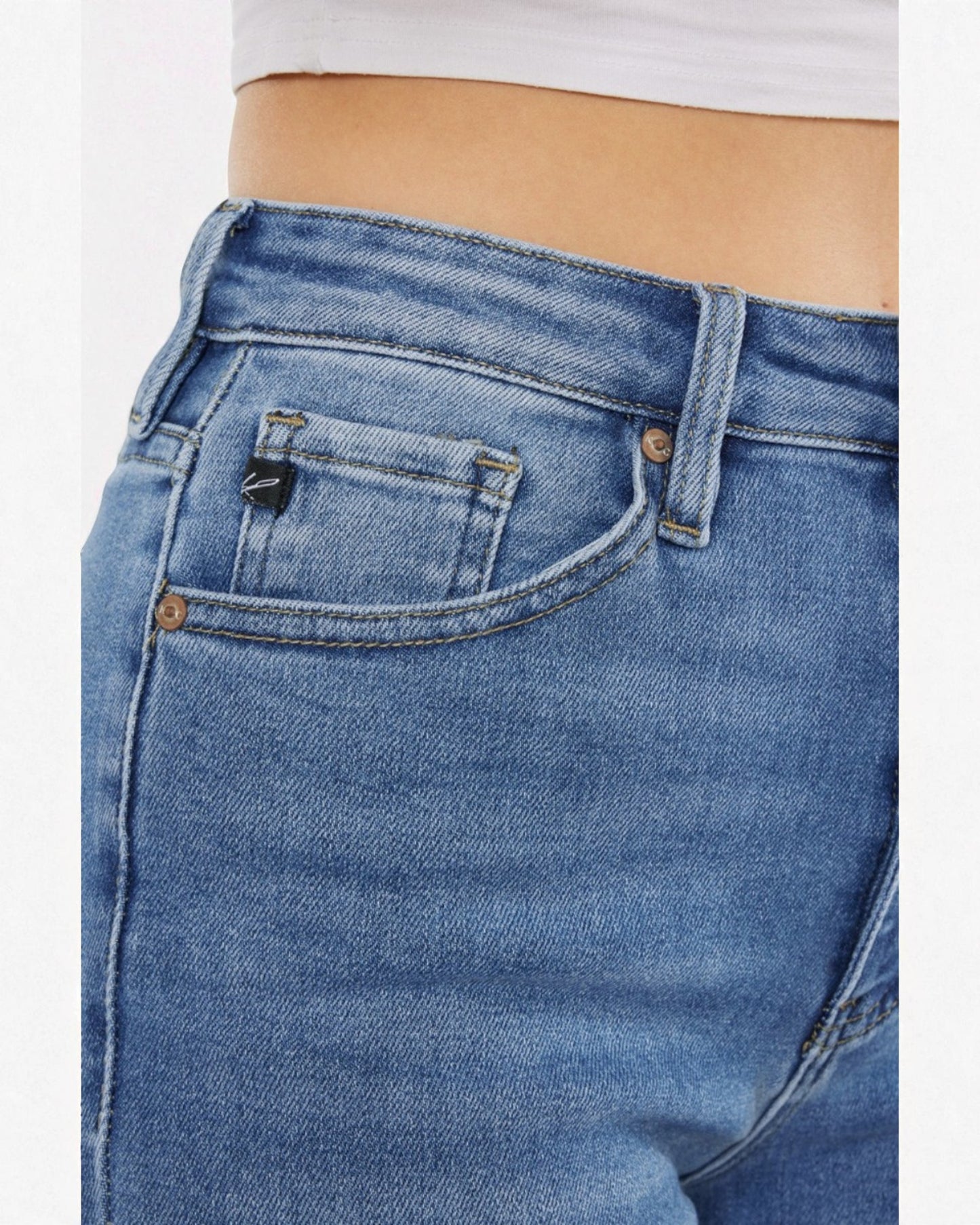 Vaqueros desgastados de cintura alta con lavado medio