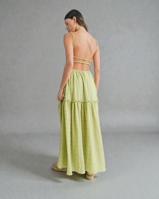 Vestido largo sin mangas y con espalda descubierta en color salvia