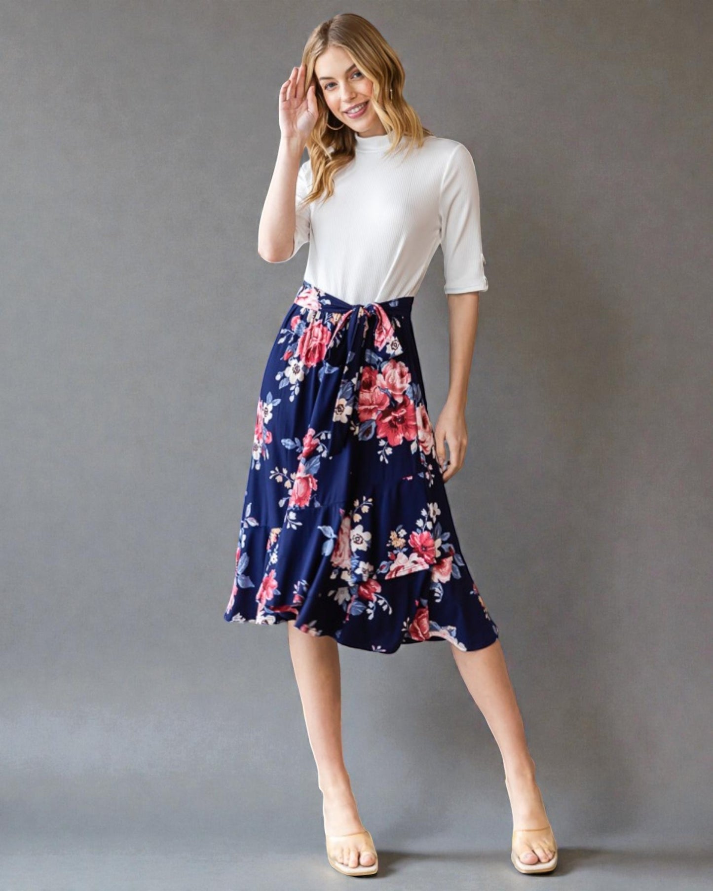 Jupe mi-longue portefeuille fleurie à ourlet volanté en bleu marine