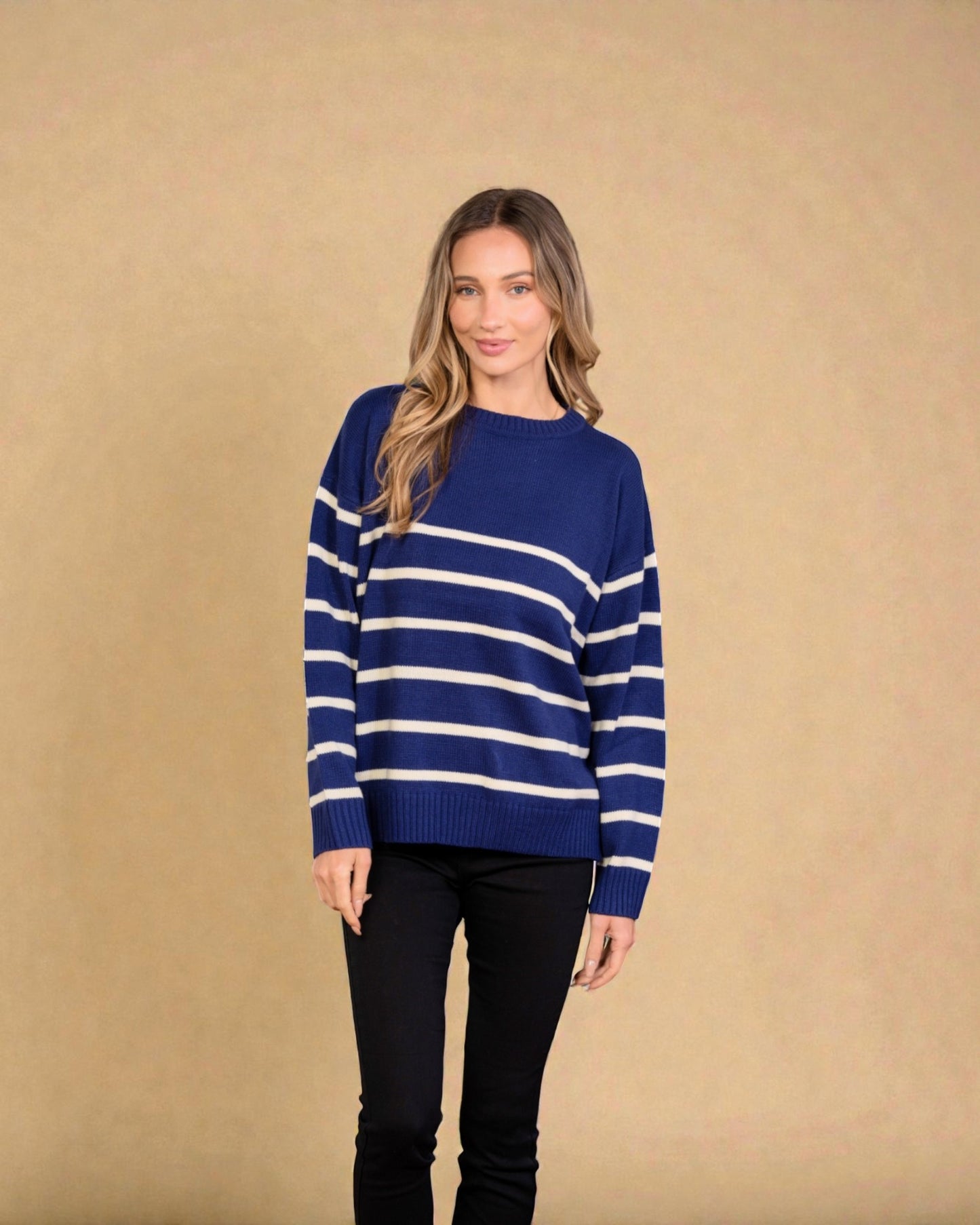 Suéter de rayas en color azul marino y marfil