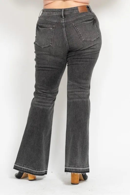 Judy Blue - High Rise Flare Jeans in Washed Black Denim