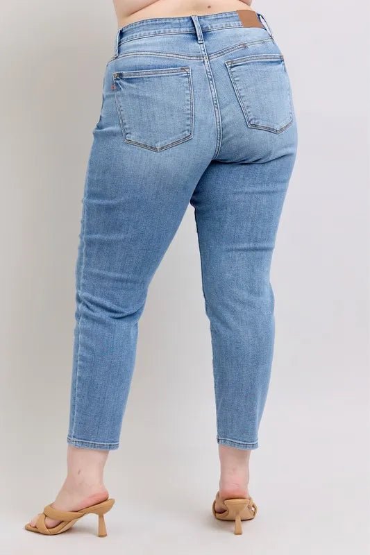 Judy Blue - High Rise Slim Straight Jeans in Light Wash