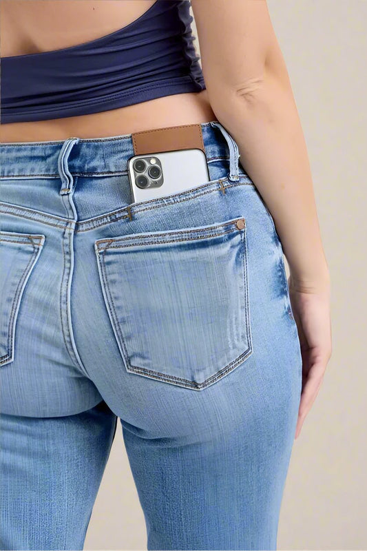 Judy Blue - High Rise Slim Straight Jeans in Light Wash