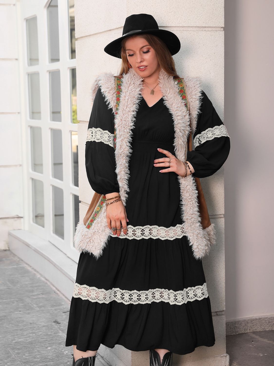 Plus Size Black Lace Detail Long Sleeve Midi Dress