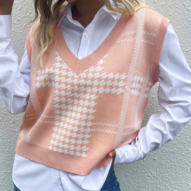 Houndstooth V-Neck Sweater Vest in Peach