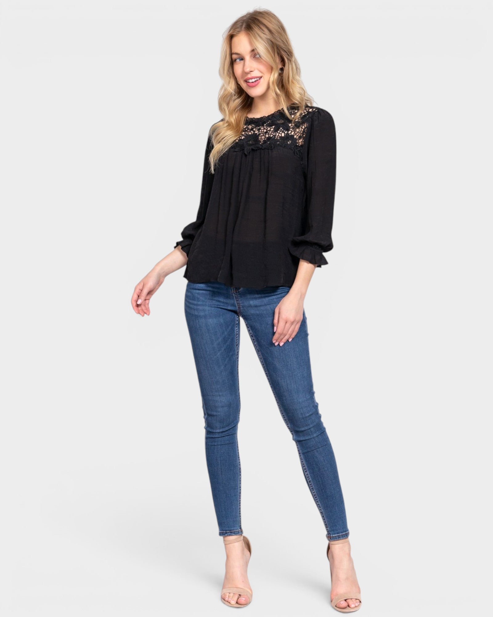 Blusa de manga con volante y panel de encaje de crochet en negro
