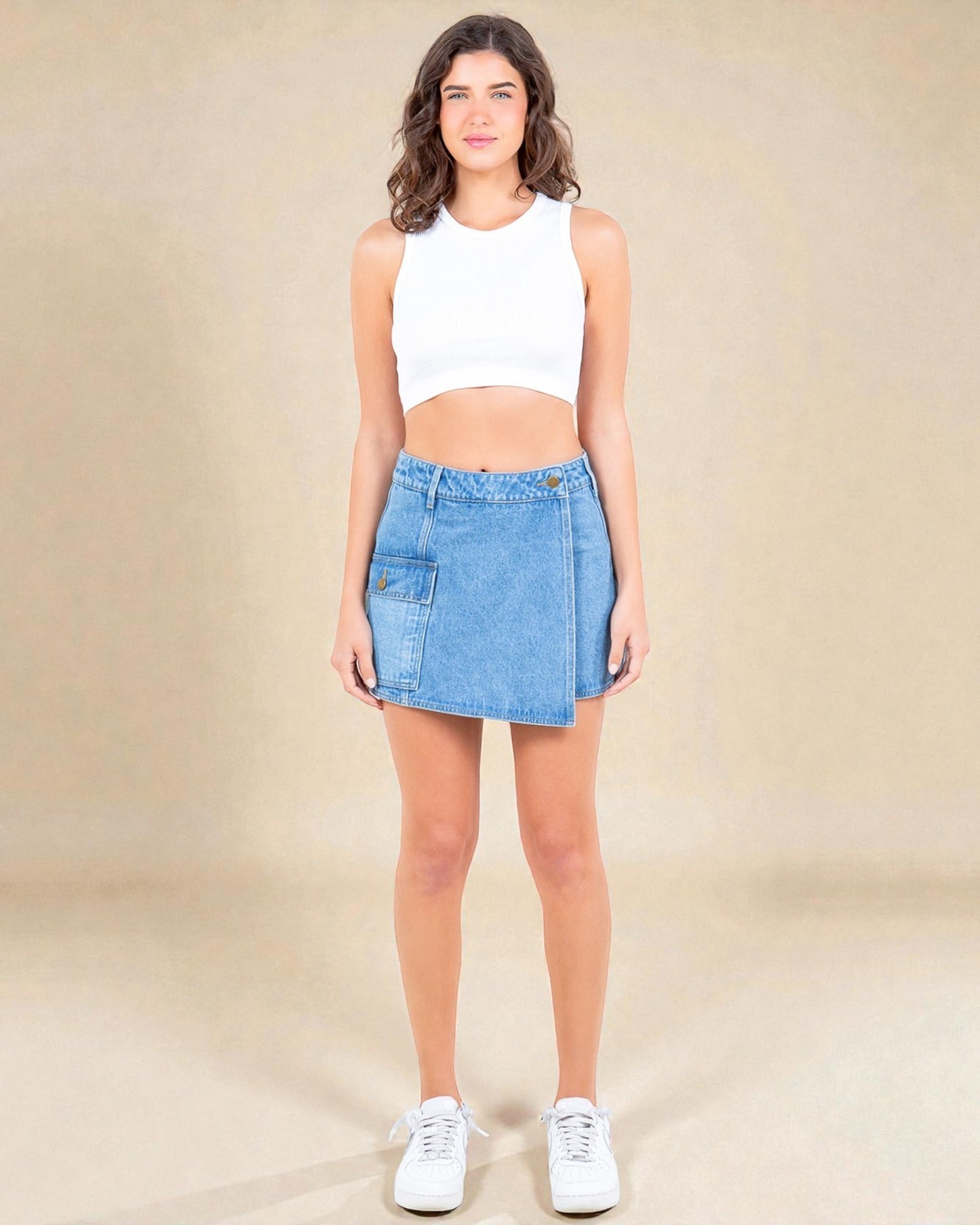 Mini-jupe en jean à poches cargo délavées