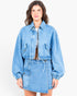 Veste courte en jean délavé clair avec cordon de serrage à la taille
