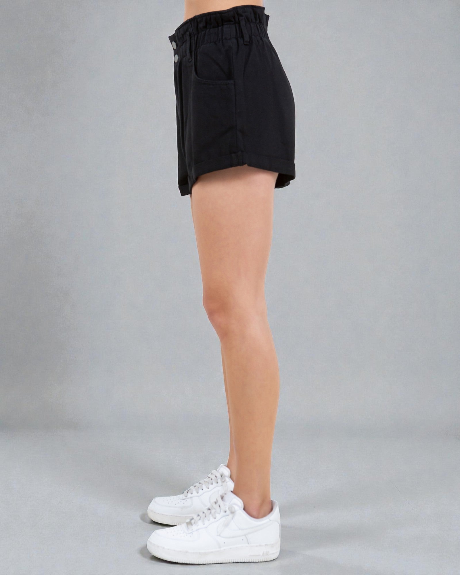 Short en jean taille haute avec poche en papier en noir