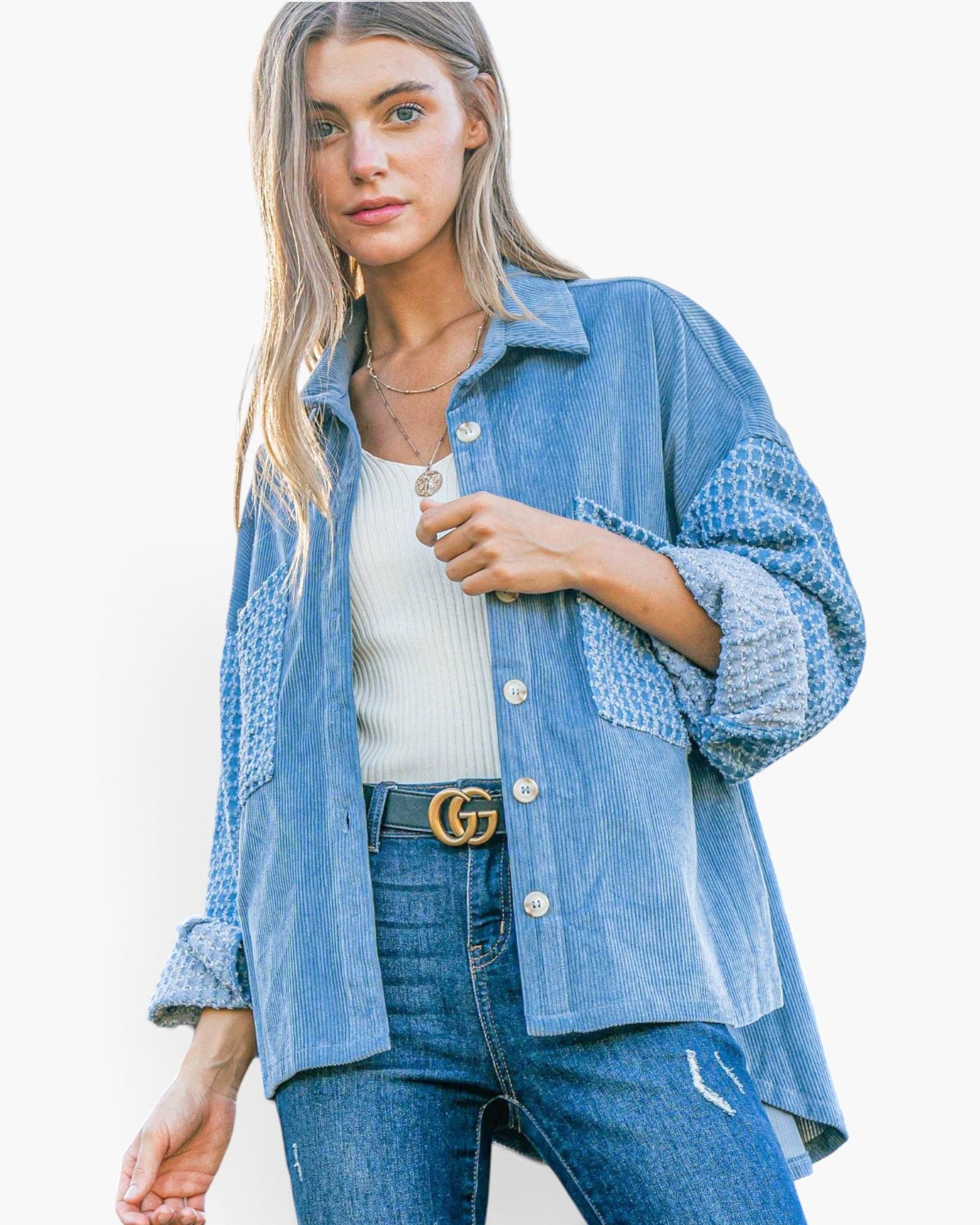 Chaqueta de pana con mangas largas y textura en contraste y botones azules