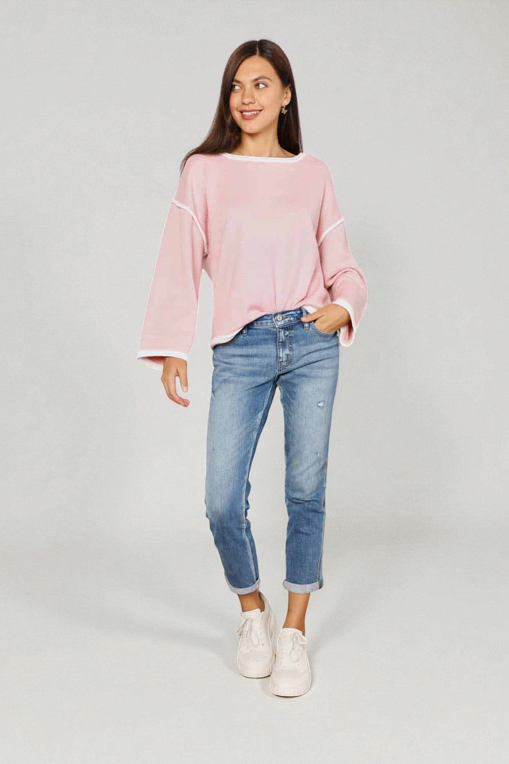 Haut en tricot à épaules tombantes et détails contrastés en rose blush