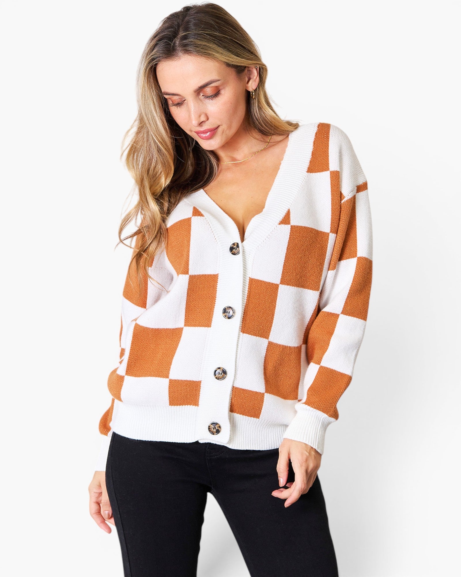 Cardigan boutonné à carreaux et épaules tombantes à col en V en camel