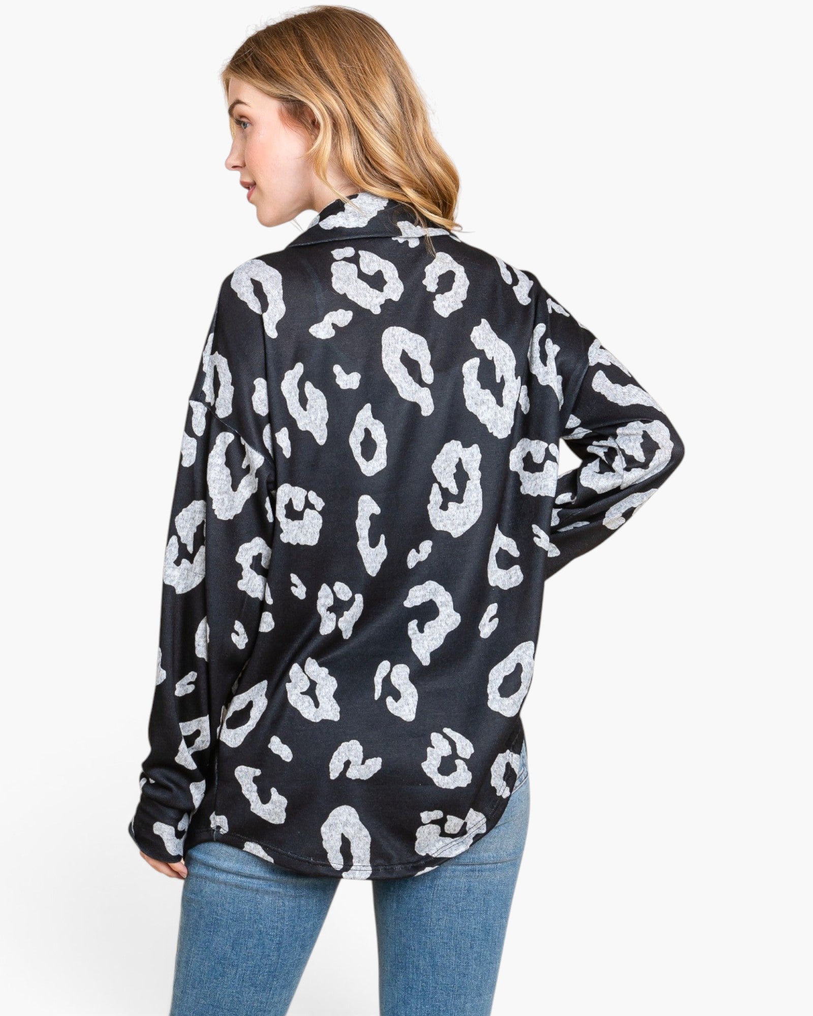 Veste-chemise boutonnée en tricot à imprimé animal noir