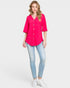 Blusa con escote en V y botones en la parte delantera texturizada en color fucsia