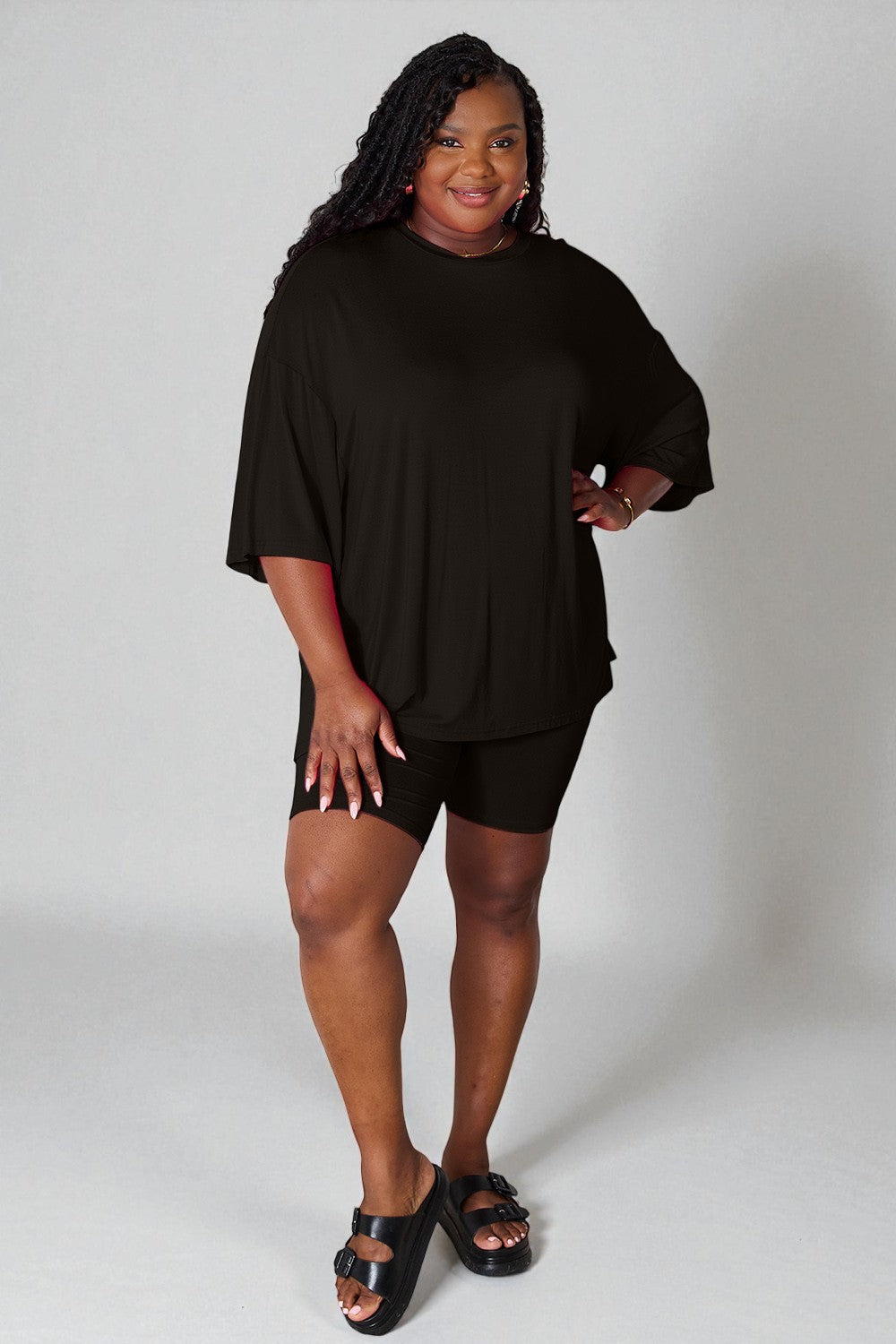 Conjunto de pantalones cortos y top de manga tres cuartos de rayón suave