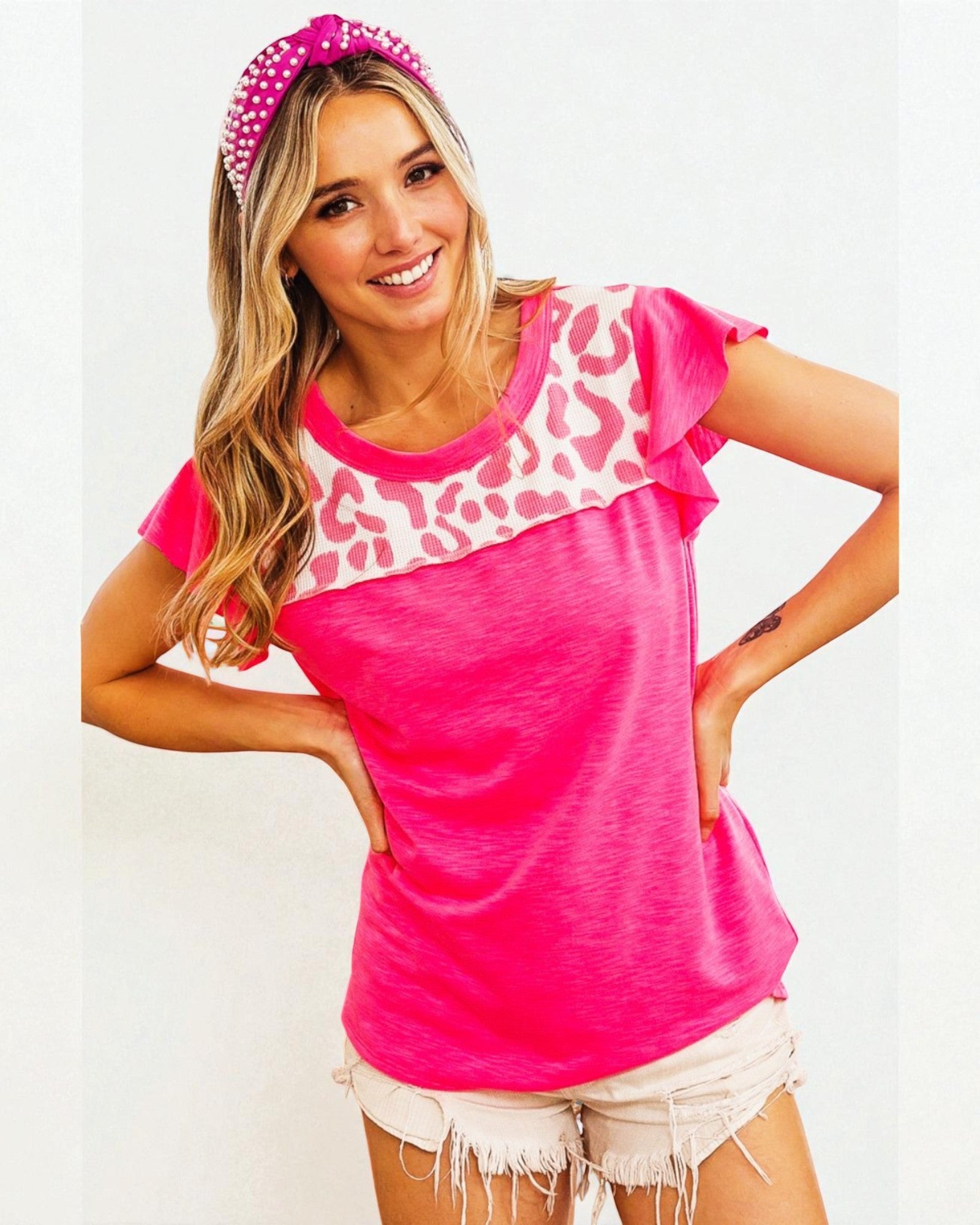 T-shirt col rond contrasté léopard en rose fluo