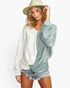 Blusa de punto trenzado en contraste con parte delantera torcida en color marfil salvia