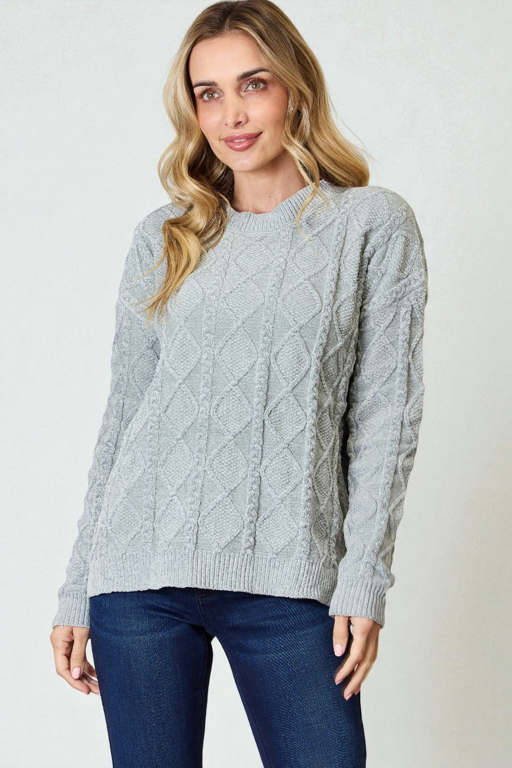 Jersey de punto trenzado con cuello redondo en Dust Sage