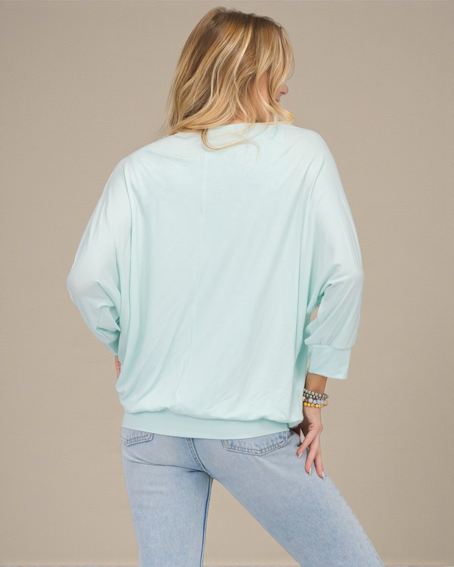 Haut à effet superposé fleuri en menthe