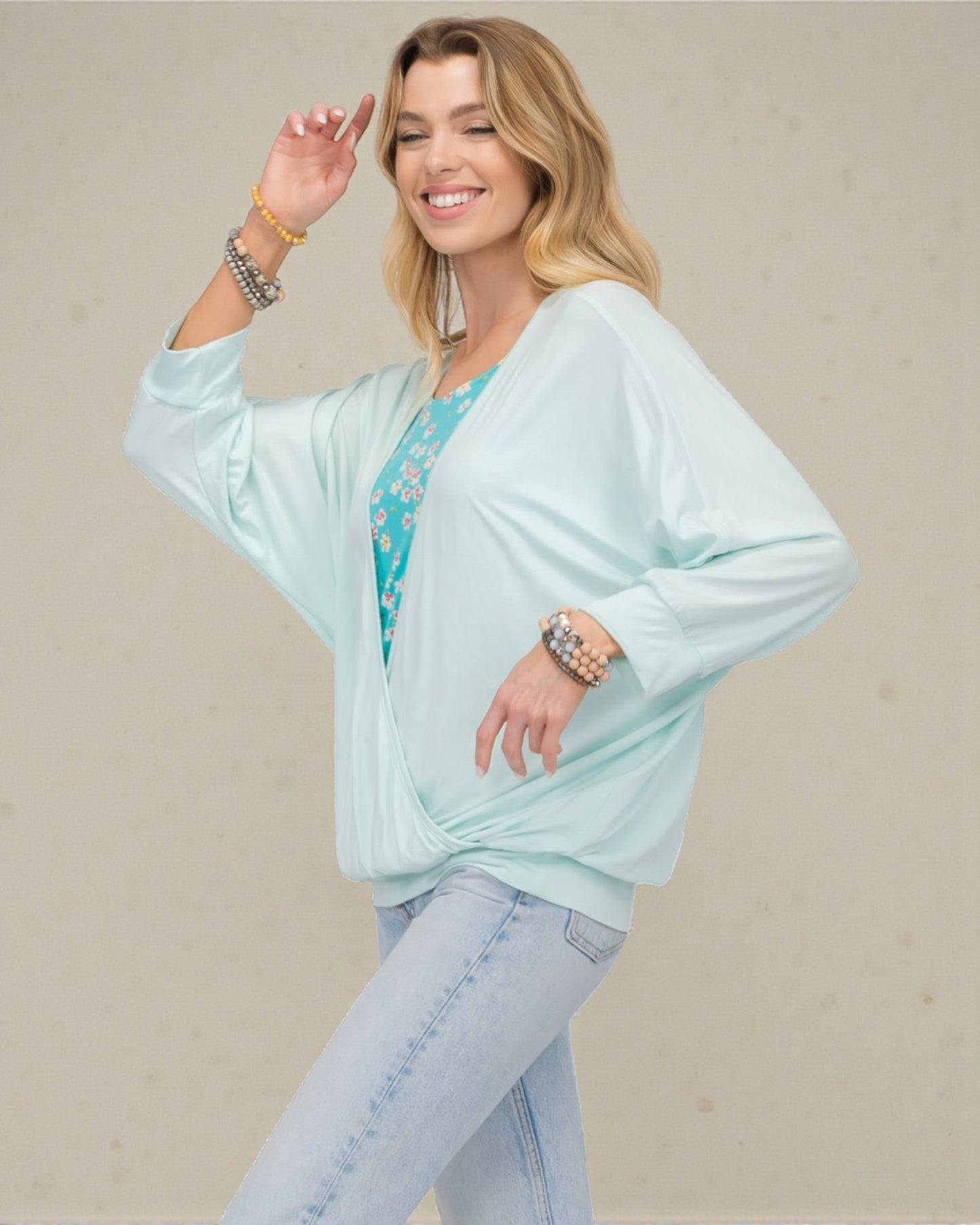 Haut à effet superposé fleuri en menthe