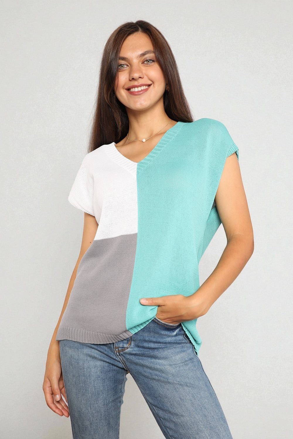 Haut en tricot à col en V et blocs de couleurs