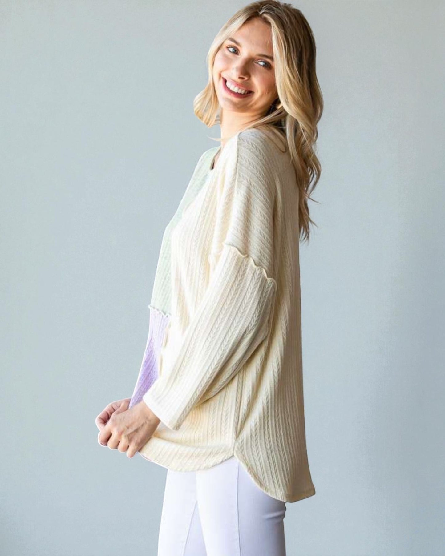 Blusa con hombros caídos y bloques de color en combinación de artemisa