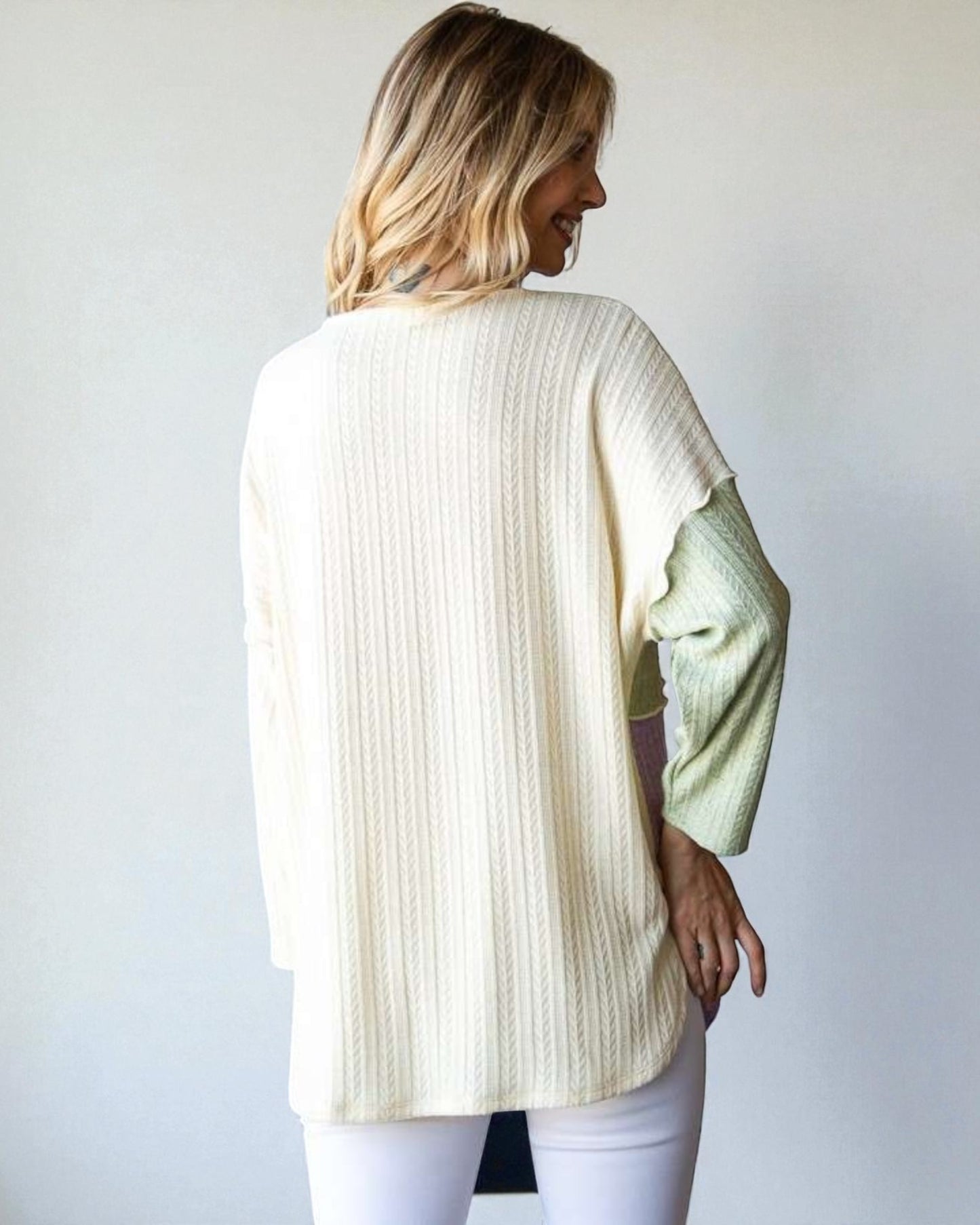 Blusa con hombros caídos y bloques de color en combinación de artemisa