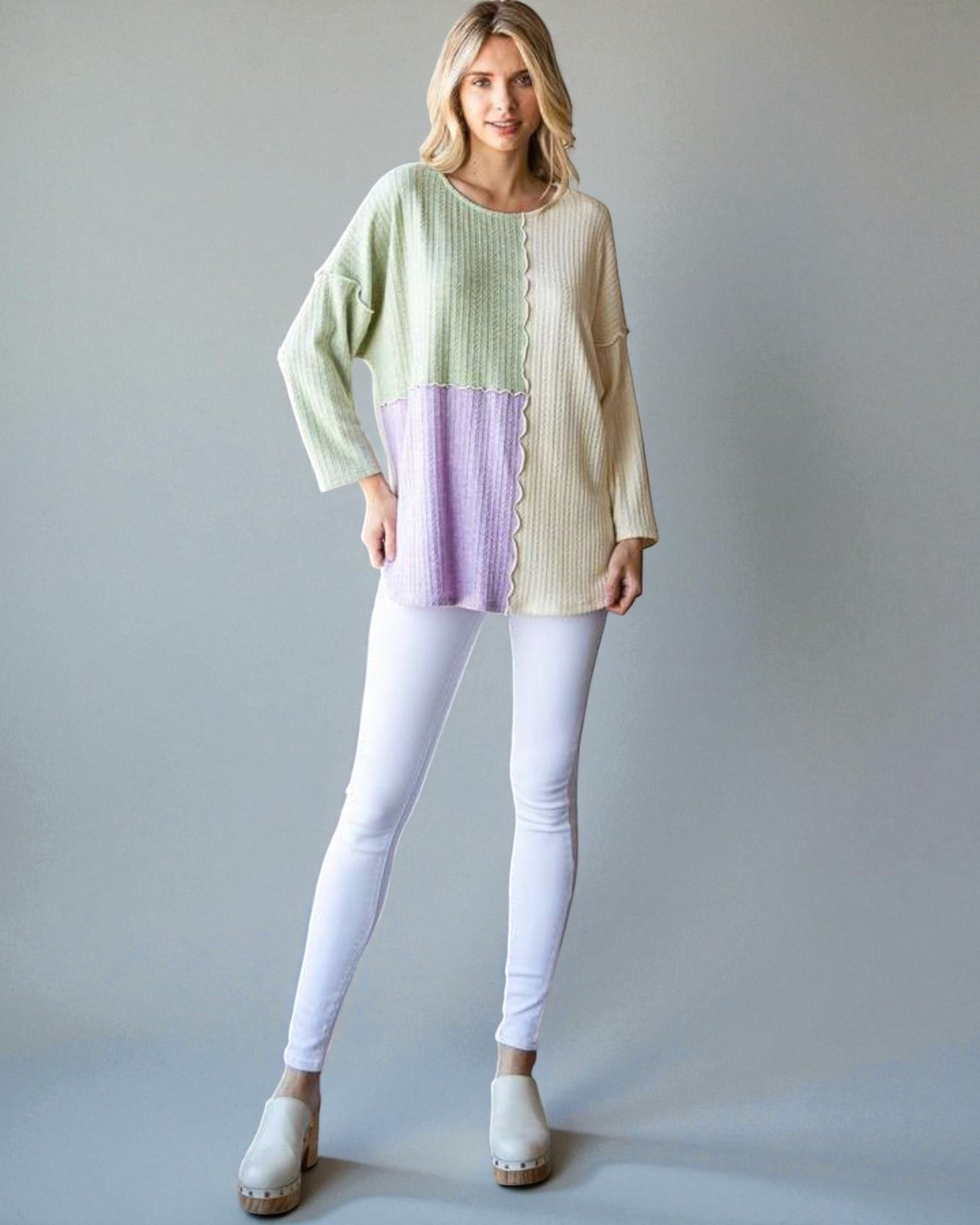 Blusa con hombros caídos y bloques de color en combinación de artemisa