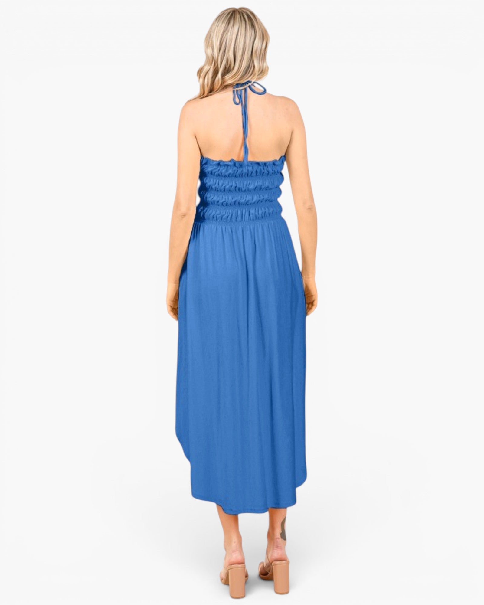 Vestido midi fruncido con lazada en la espalda y bolsillos en azul