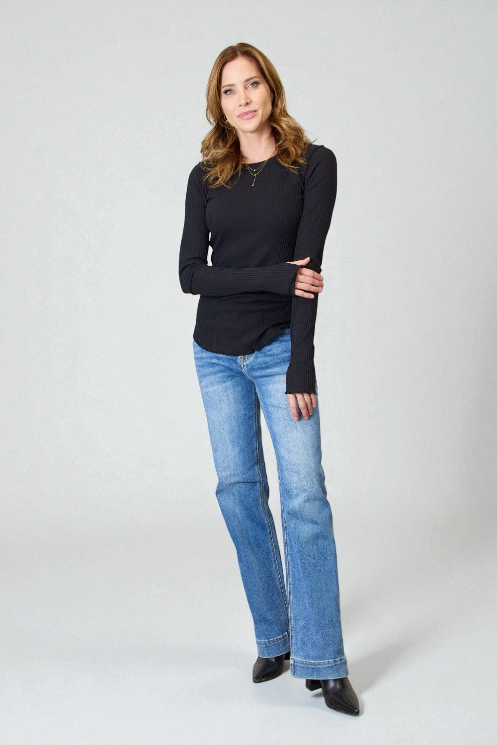 Haut côtelé à manches longues et col rond en noir