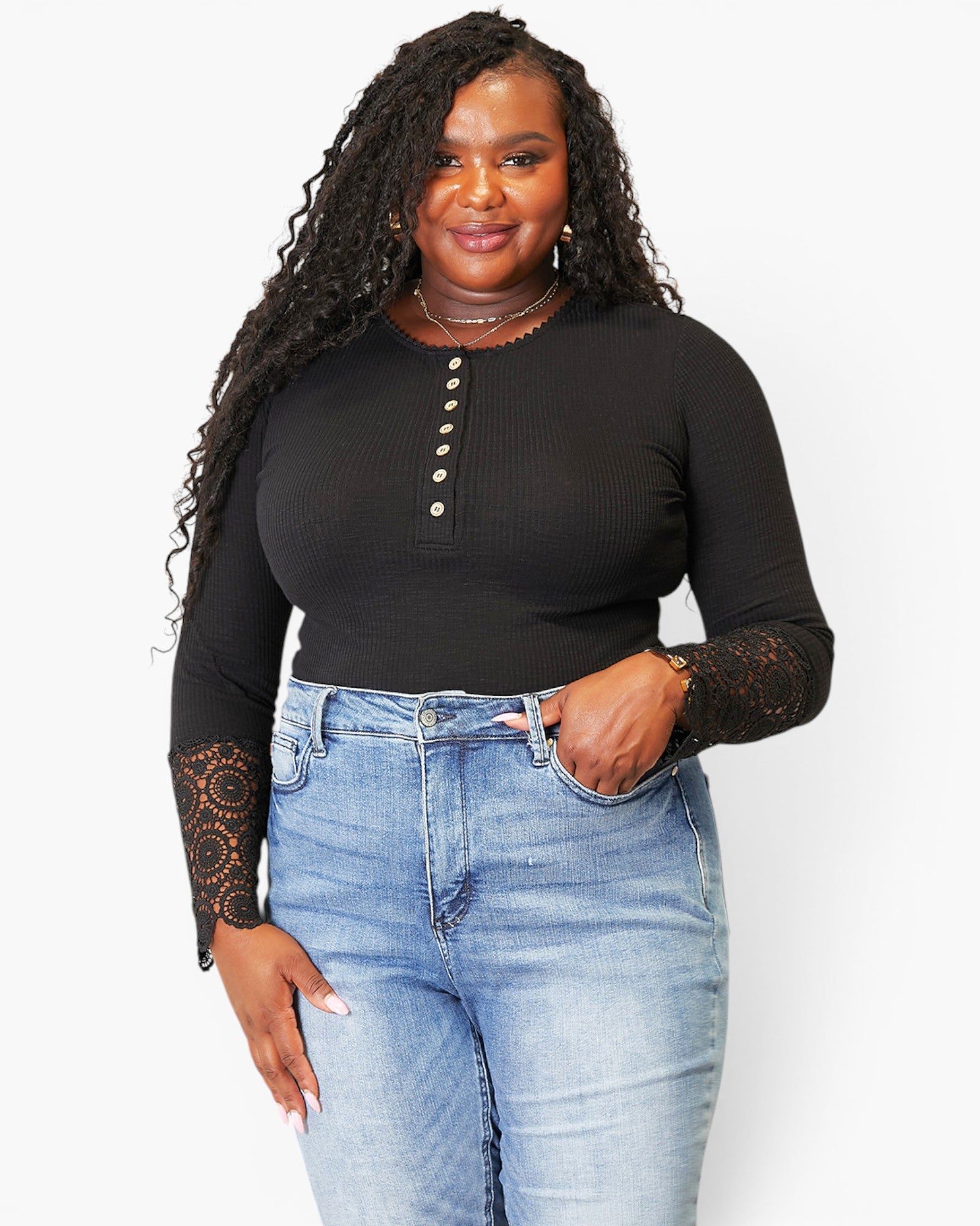 Haut à manches longues et demi-bouton avec ourlet en dentelle au crochet noir