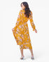 Vestido midi con mangas con volante y lazo floral en caramelo