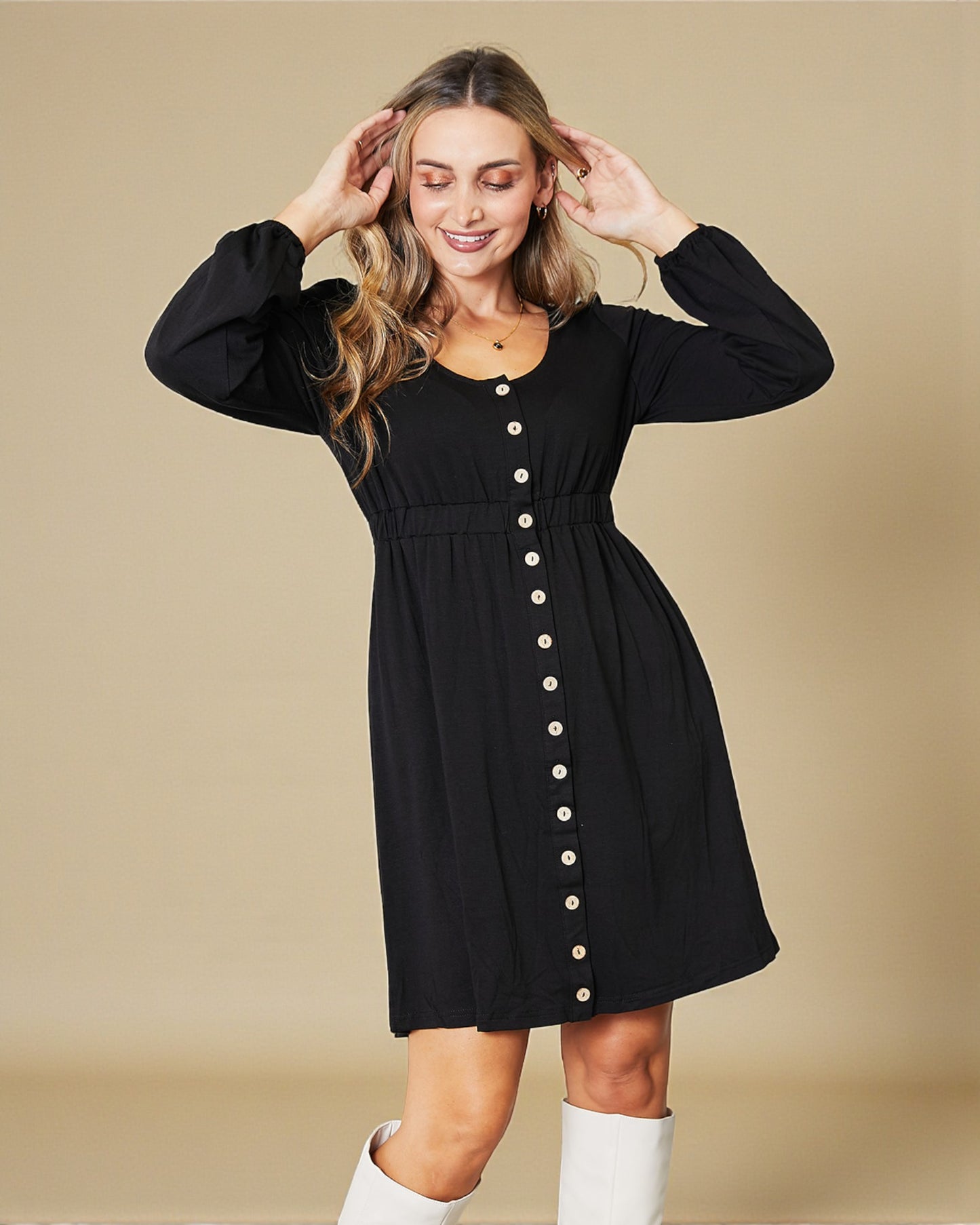 Mini-robe à manches longues et col rond à taille empire