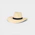 Sombrero para el sol de paja con tejido de canasta
