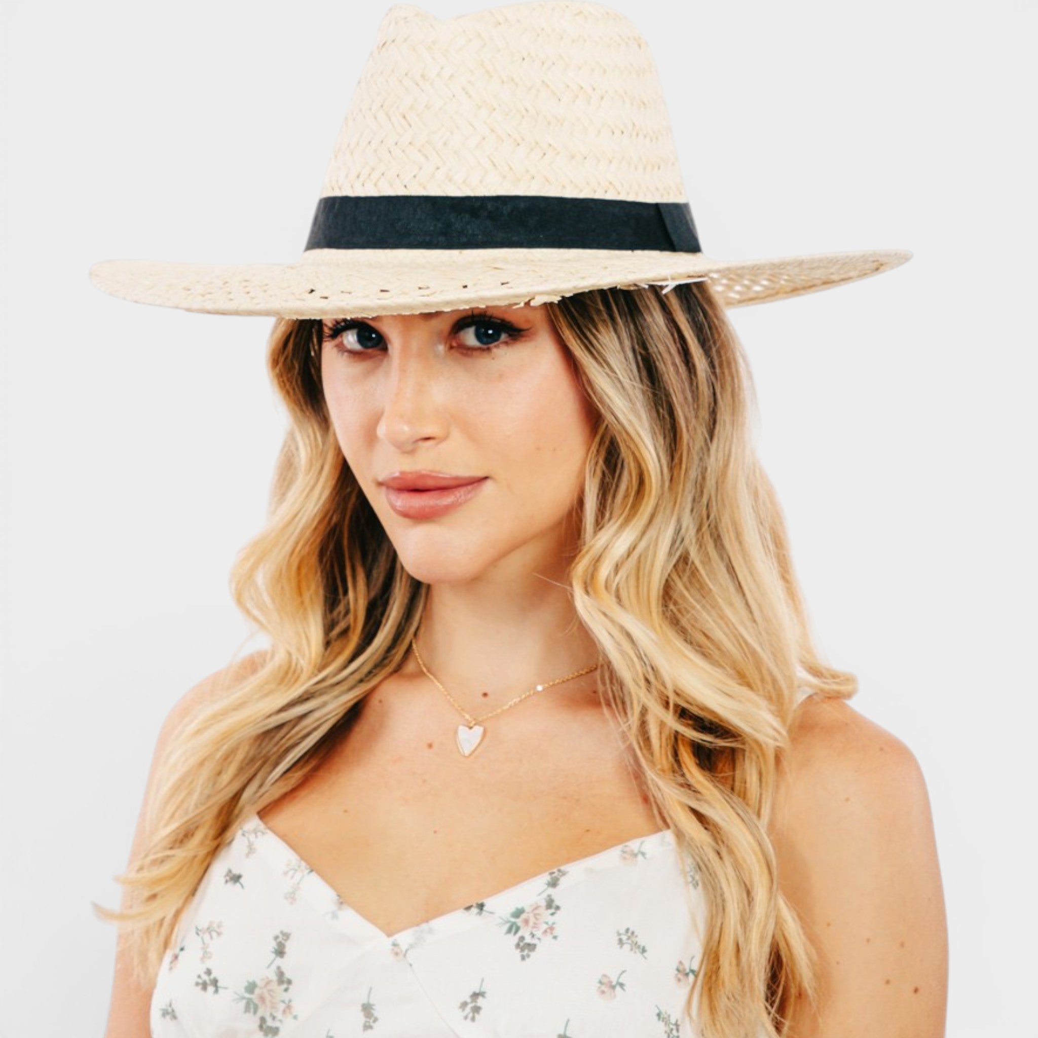 Sombrero para el sol de paja con tejido de canasta