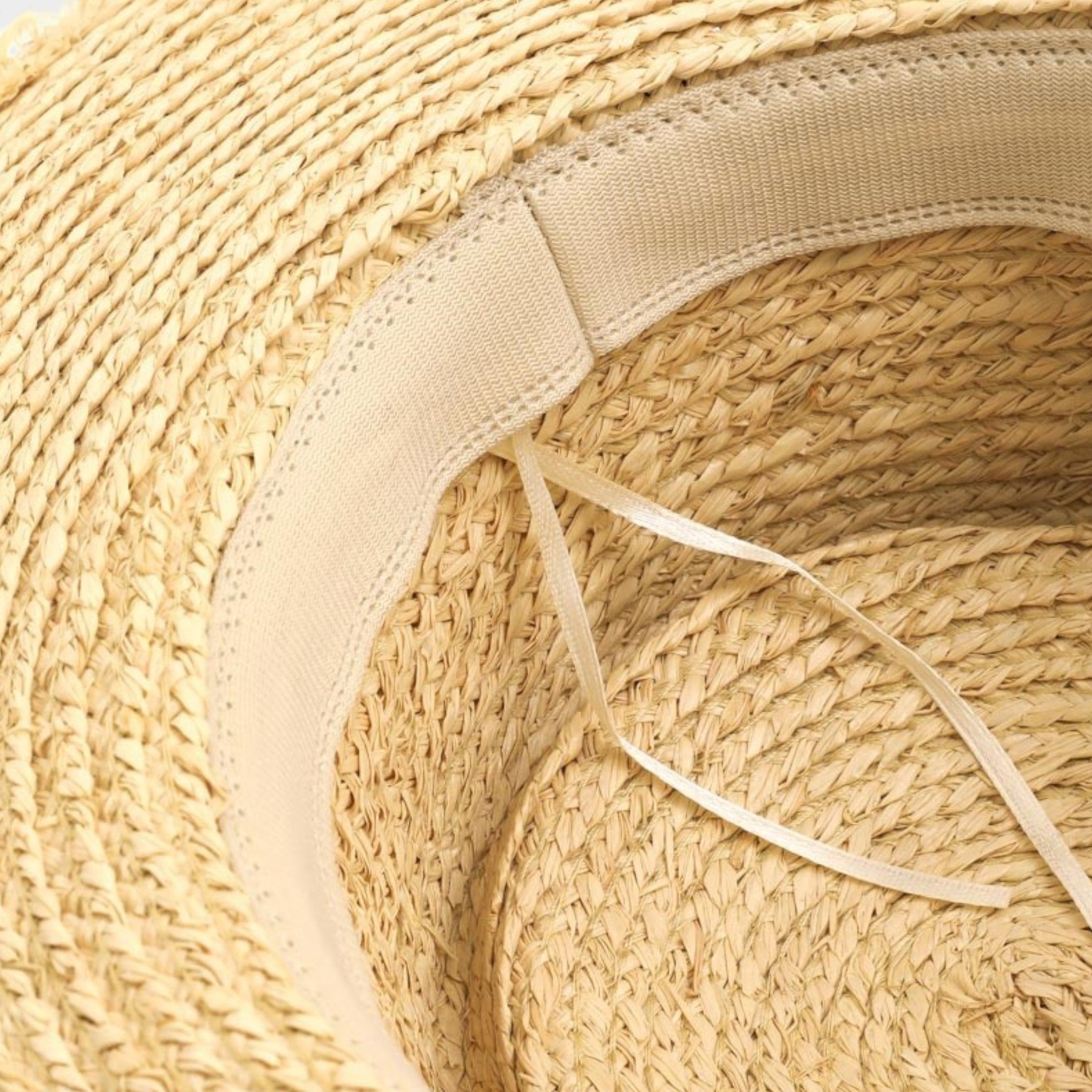 Sombrero para el sol de paja con tejido de canasta