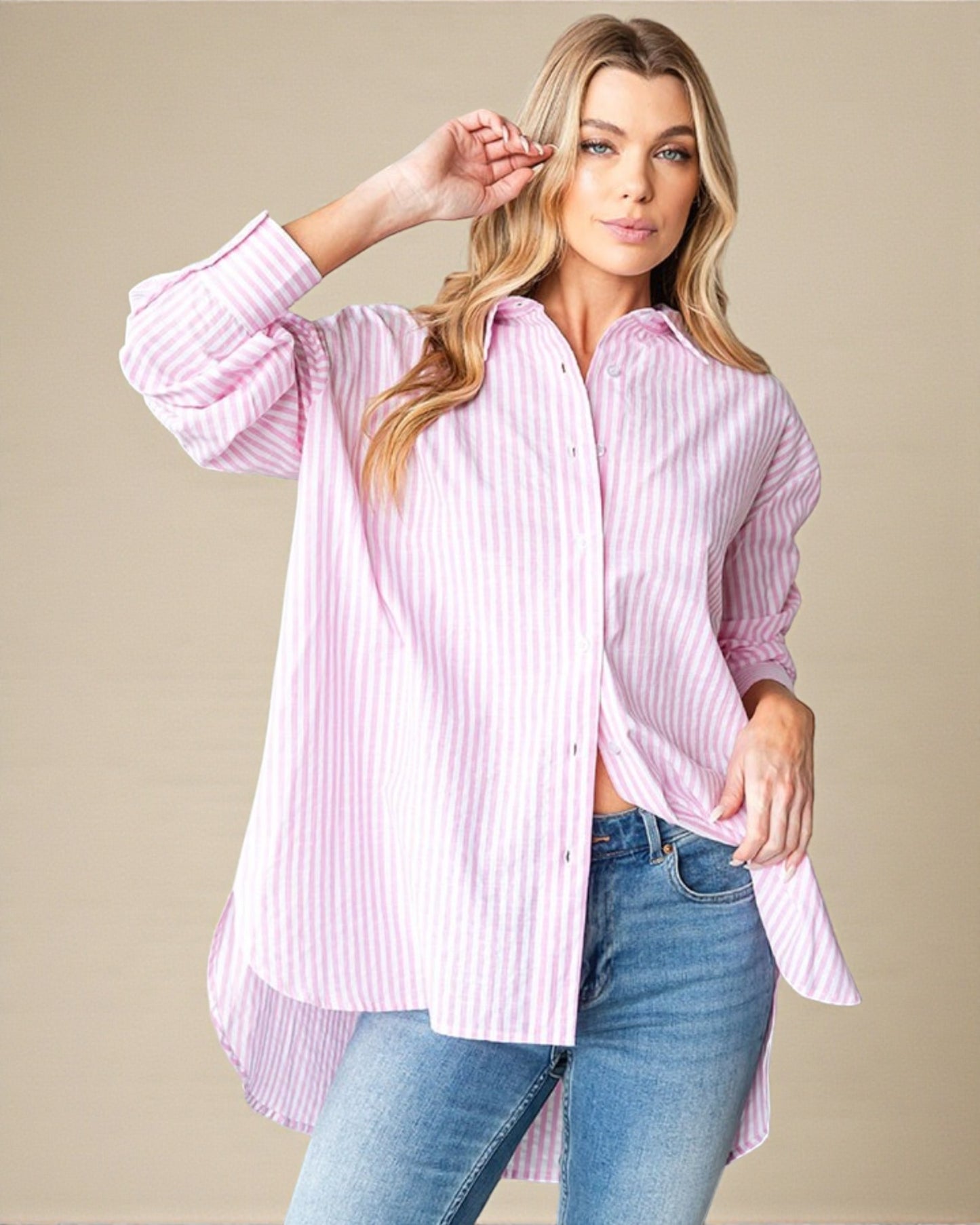 Chemise boutonnée à rayures roses avec ourlet haut-bas