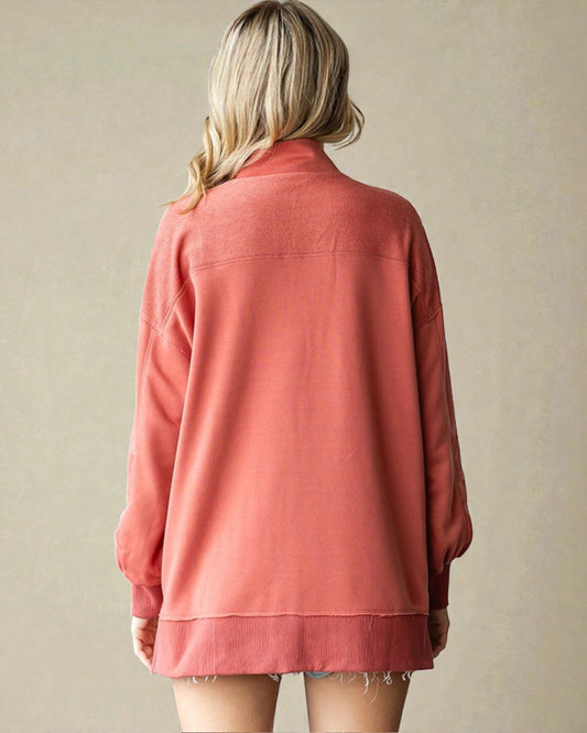 Sweat-shirt à poche kangourou avec col fendu et œillets en Marsala