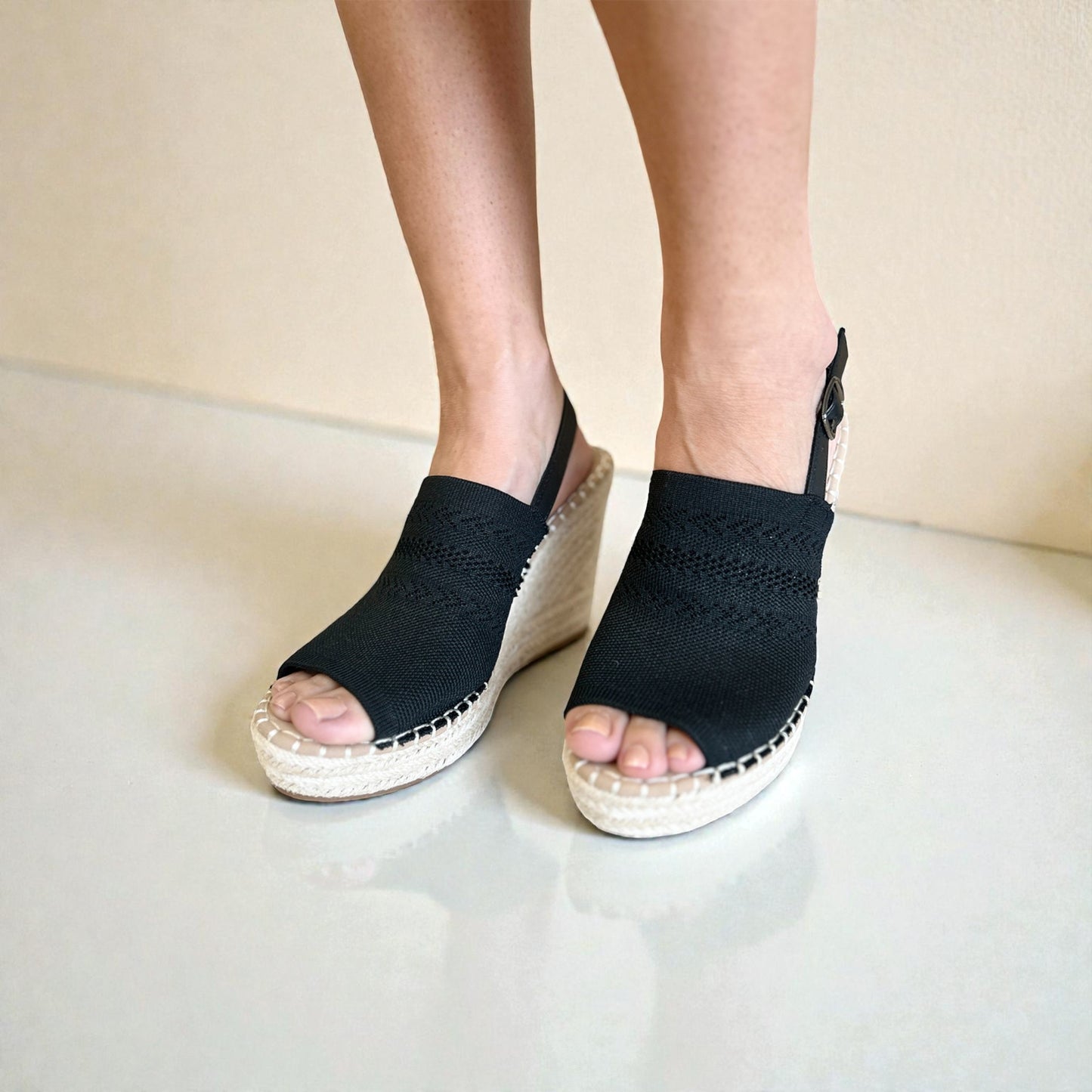 Sandales compensées à plateforme et bout ouvert en espadrilles noires