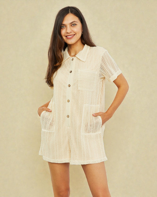 Mono de crochet de manga corta en color beige