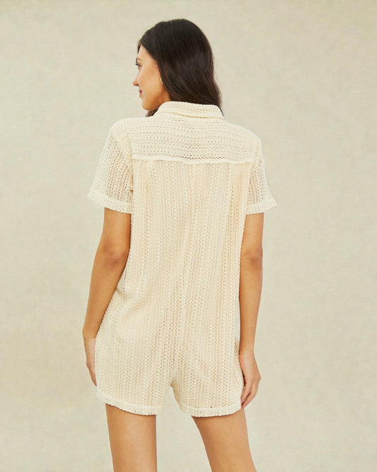 Mono de crochet de manga corta en color beige