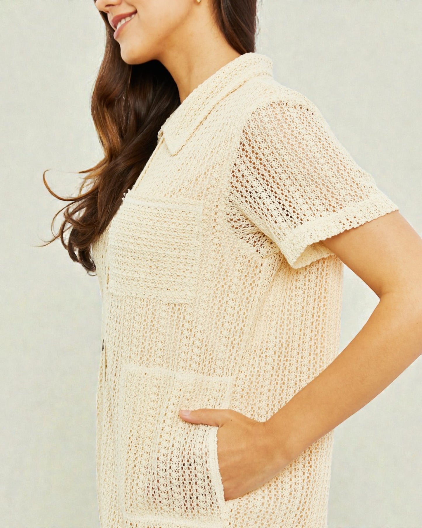 Mono de crochet de manga corta en color beige