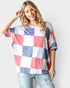 Camiseta de manga corta con cuello redondo y cuadros rojos, blancos y azules
