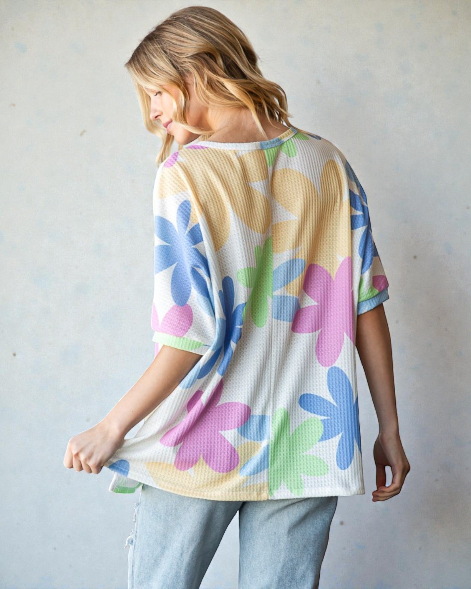 T-shirt ras du cou en tricot gaufré à fleurs en blanc cassé