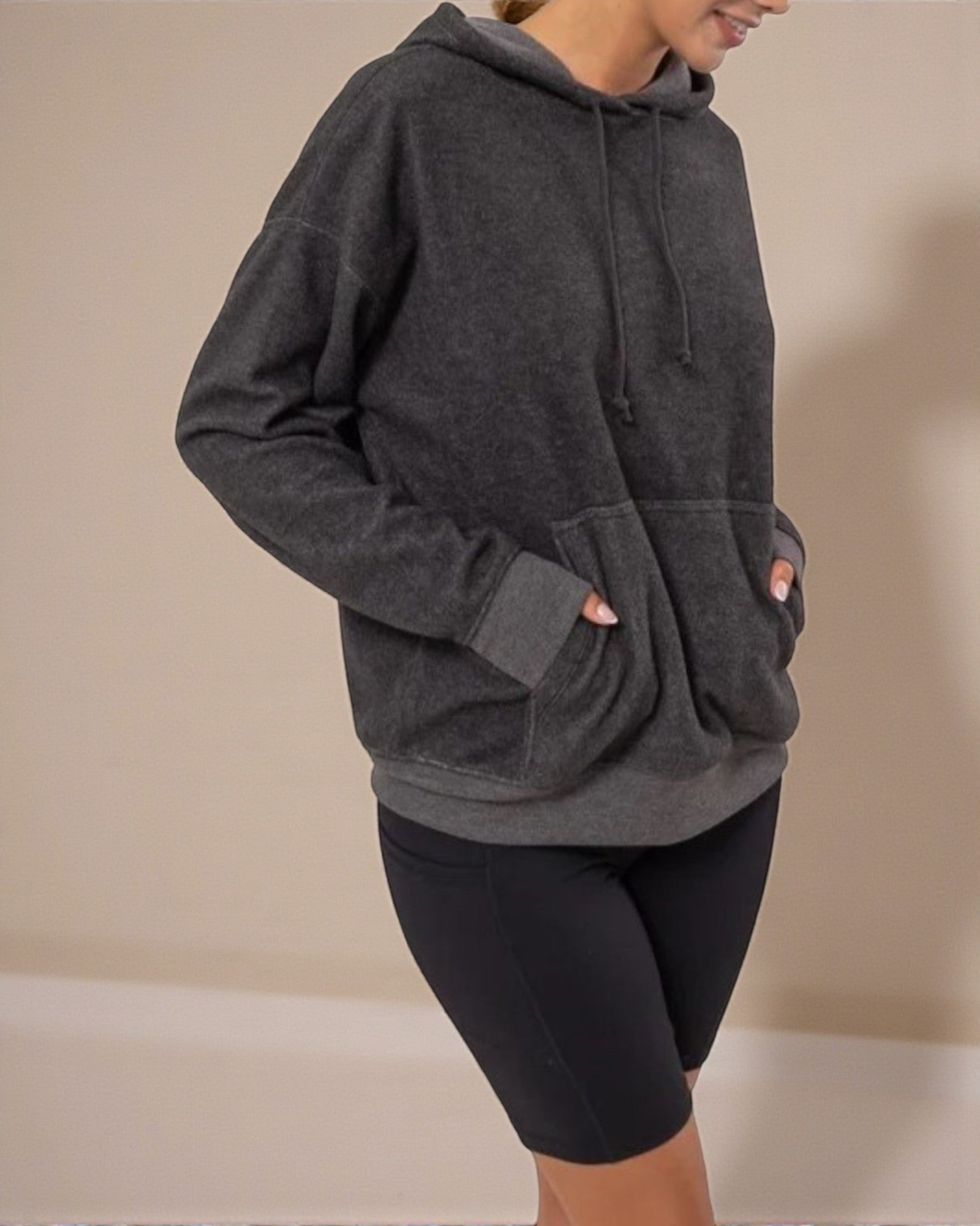 Sweat à capuche à manches longues brossé en anthracite