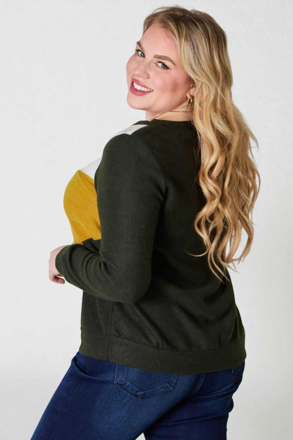 Blusa con cuello en V y bloques de color en verde oliva