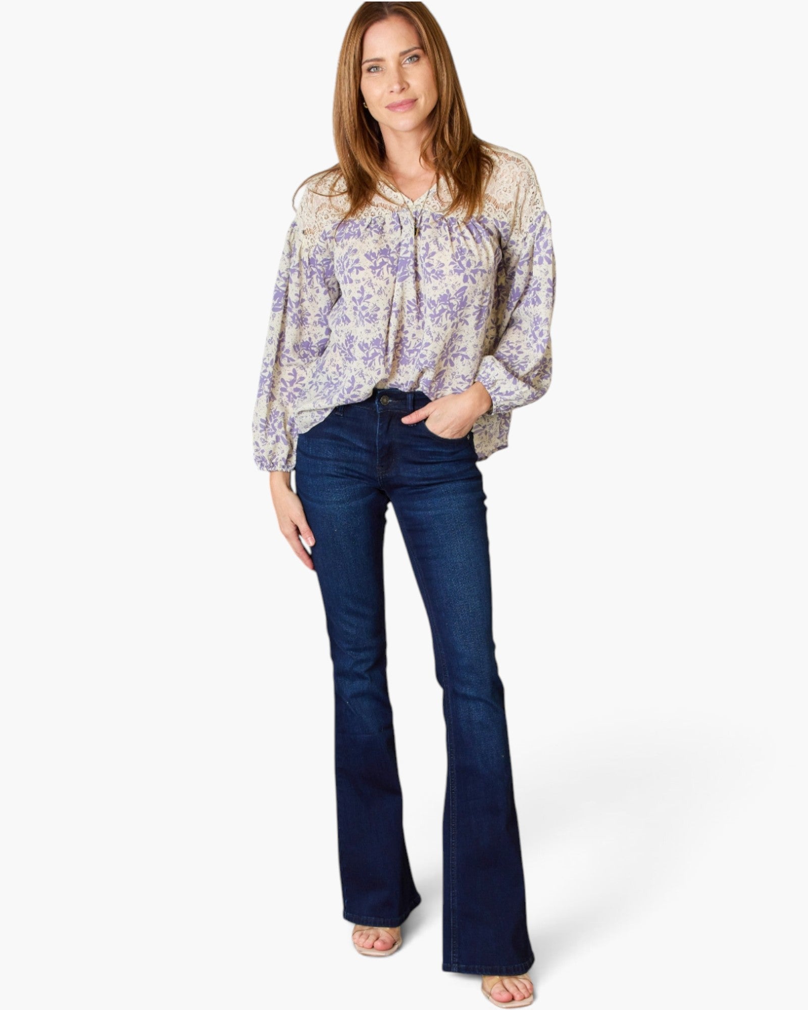 Blusa con estampado floral y detalle de encaje en color lila