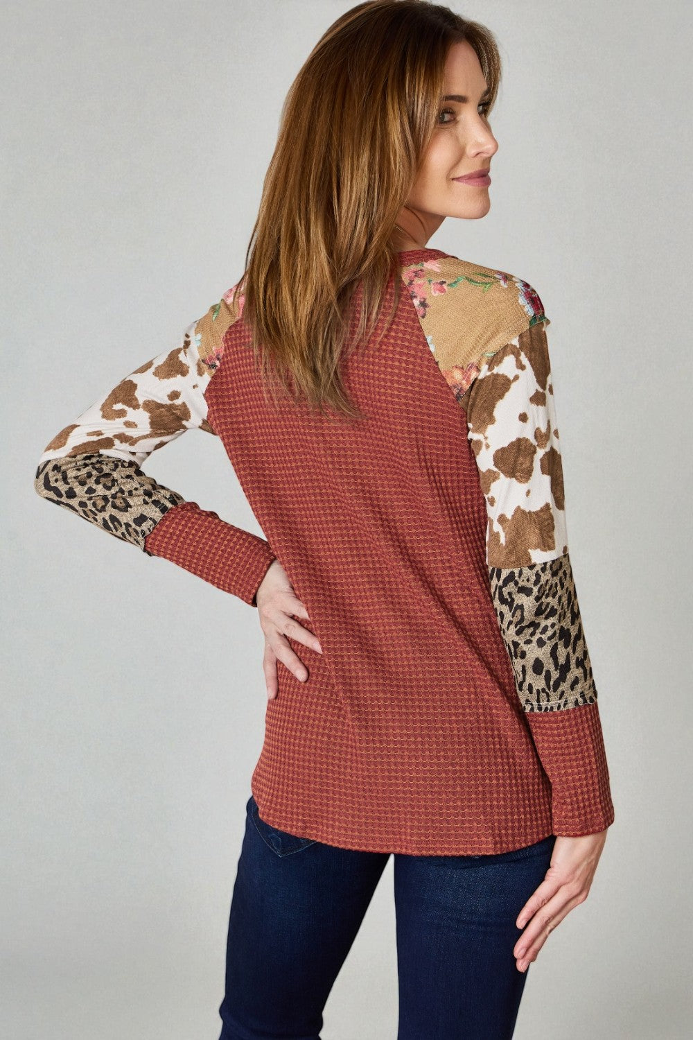 Blouse en tricot gaufré à imprimé léopard en rouille